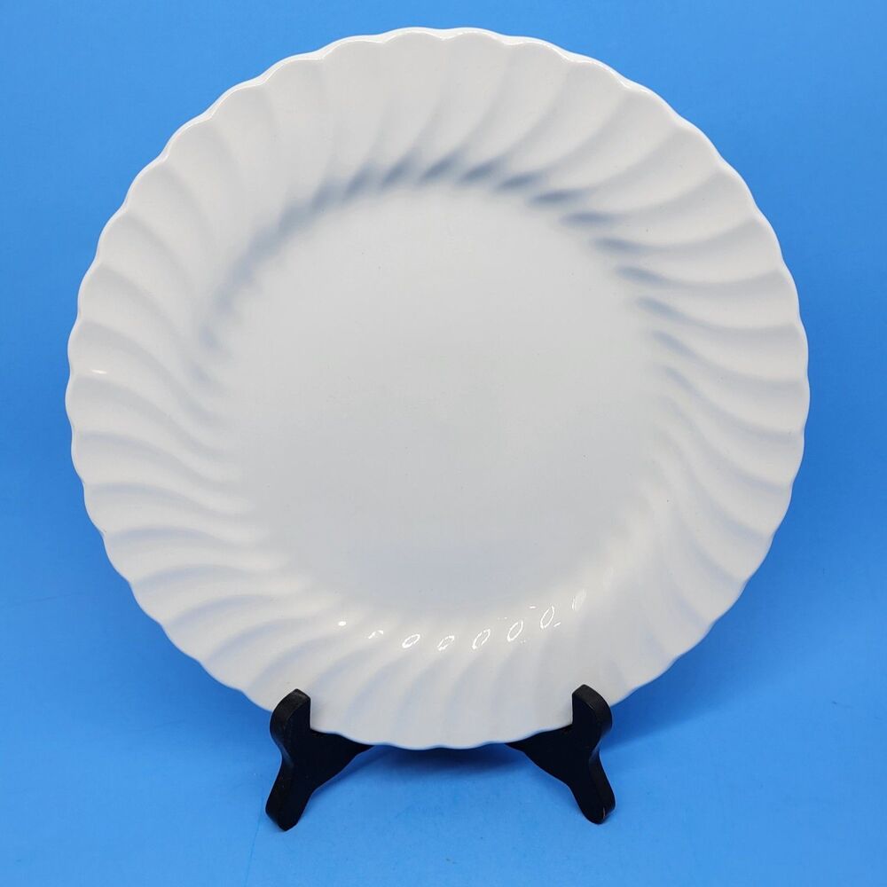 Johnson Brothers Swirl 9  3/4" Dinner Plate Excellent condition